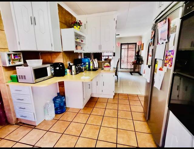 3 BEDROOM HOUSE FOR SALE IN VANDERBIJLPARK SE 3